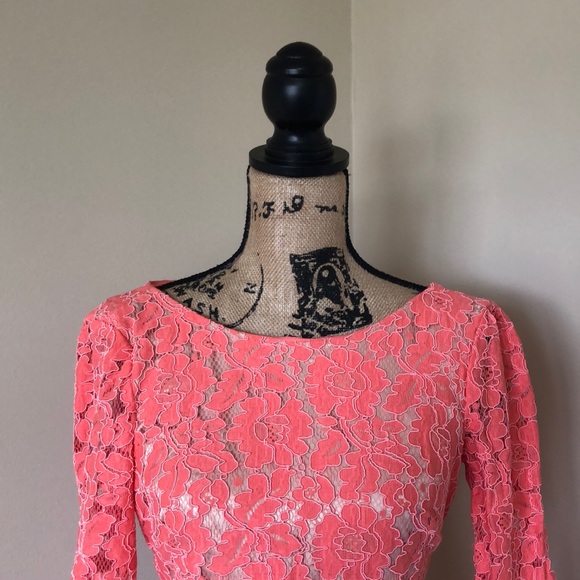 *[Vince Camuto]* - Picture 4 of 6